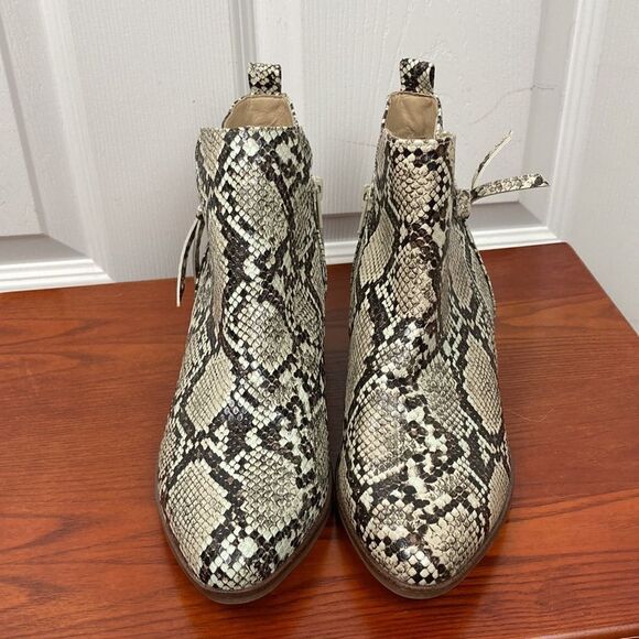 Mia Auden Snake Print Ankle Booties Size 8.5 - Picture 3 of 12